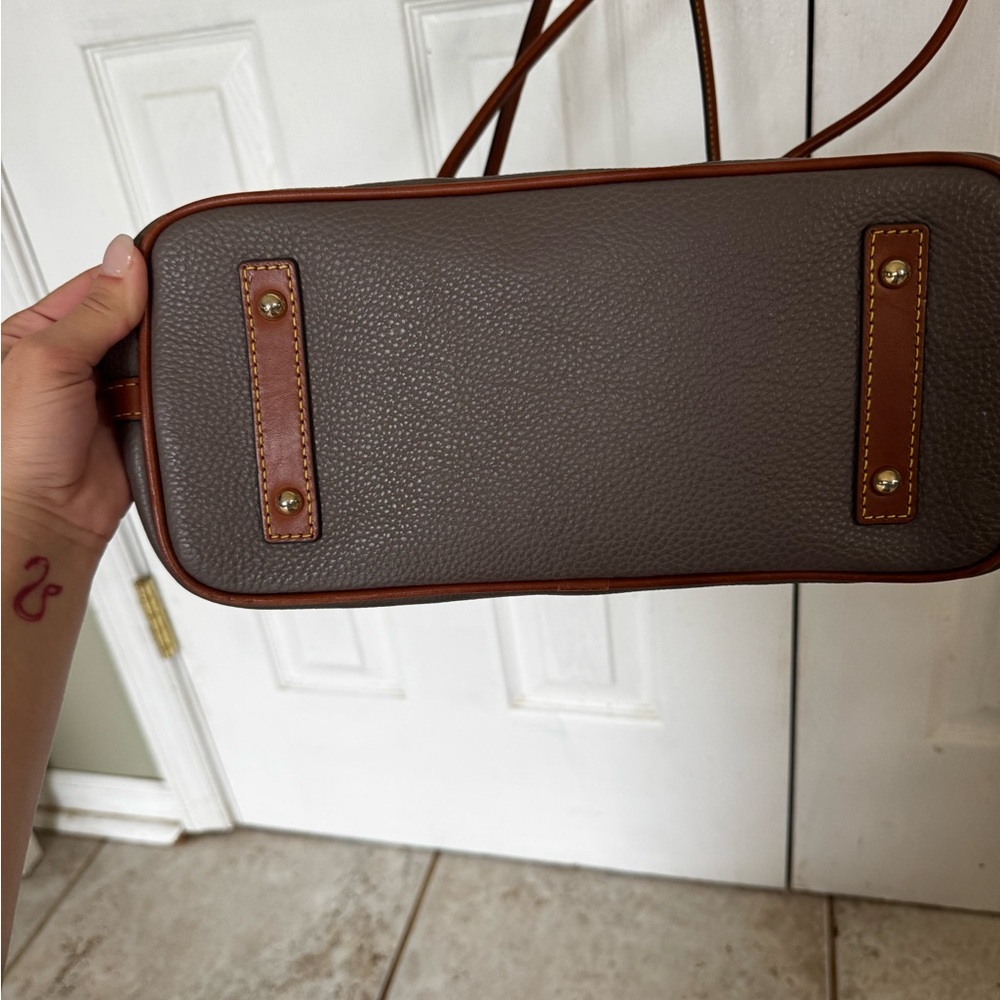 Dooney & Bourke Gray leather shoulder bag - Picture 3 of 11